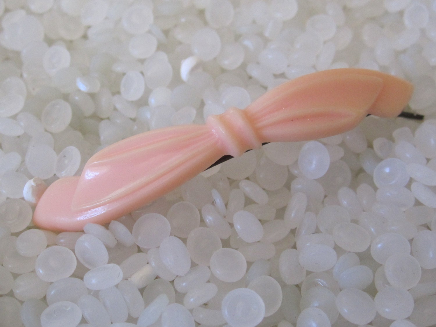 vitnage barrette, Plastic  soft pink ribbon bow