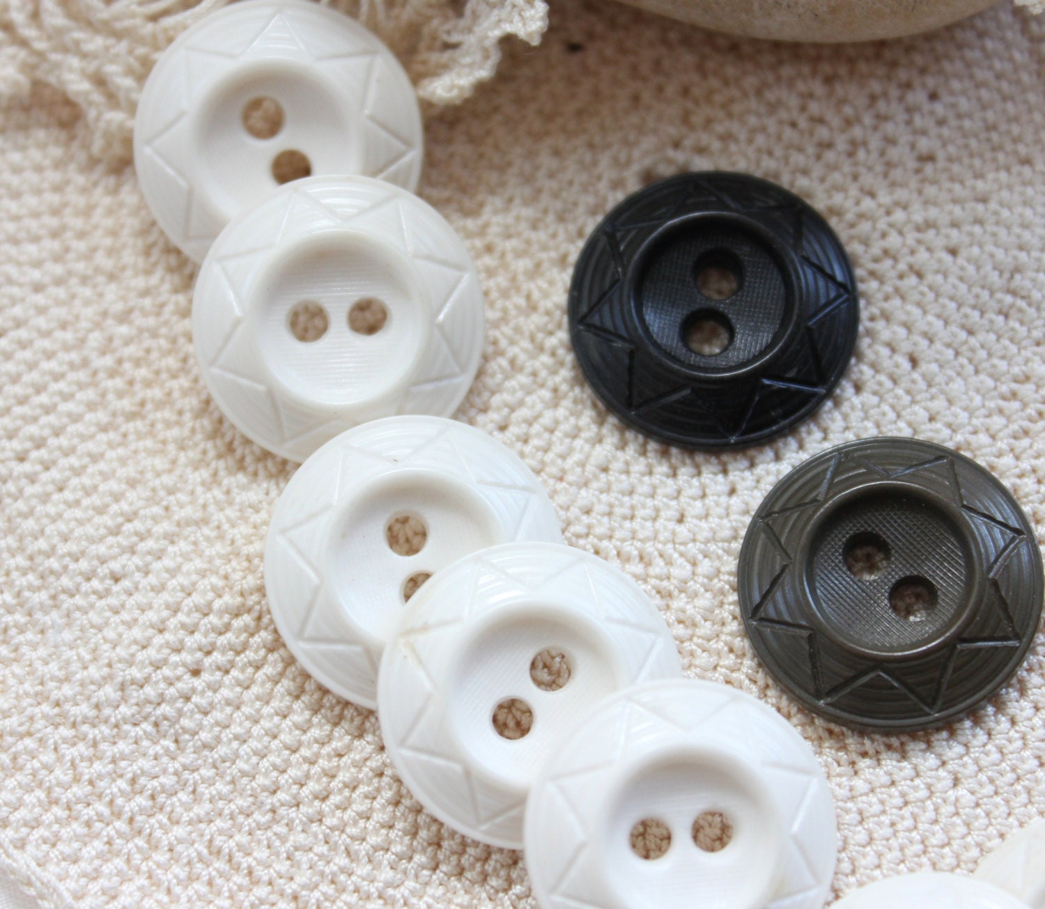 Vintage Buttons - Carved American Indian Motif Edging - White, Deep Mahogany, Dark Charcoal (9) 19 mm