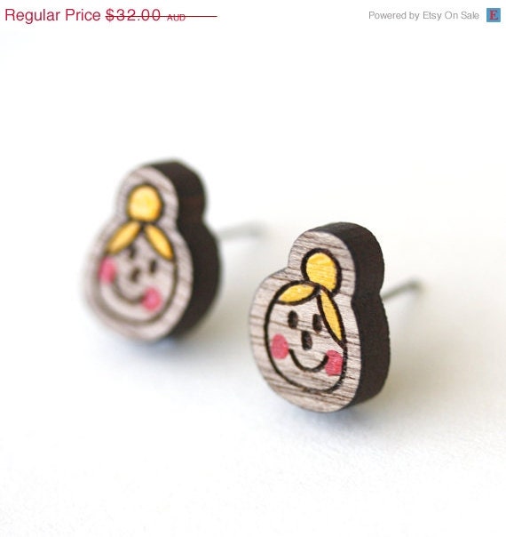 CLOSING SALE Granny Stud Earrings in Blonde