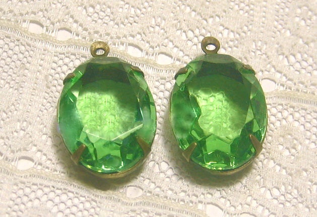 Unfoiled Peridot Green18x13 Czech Glass Oval in Patina Brass Setting 1 Ring