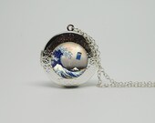 Silver Glass Locket Necklace with Inspired Doctor who Great Wave