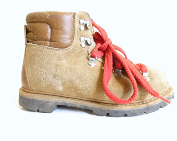 hiking boots tan
