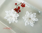 White Snowflake Tsumami Kanzashi Fabric Flower Hair Clips - wonderfulkanzashi