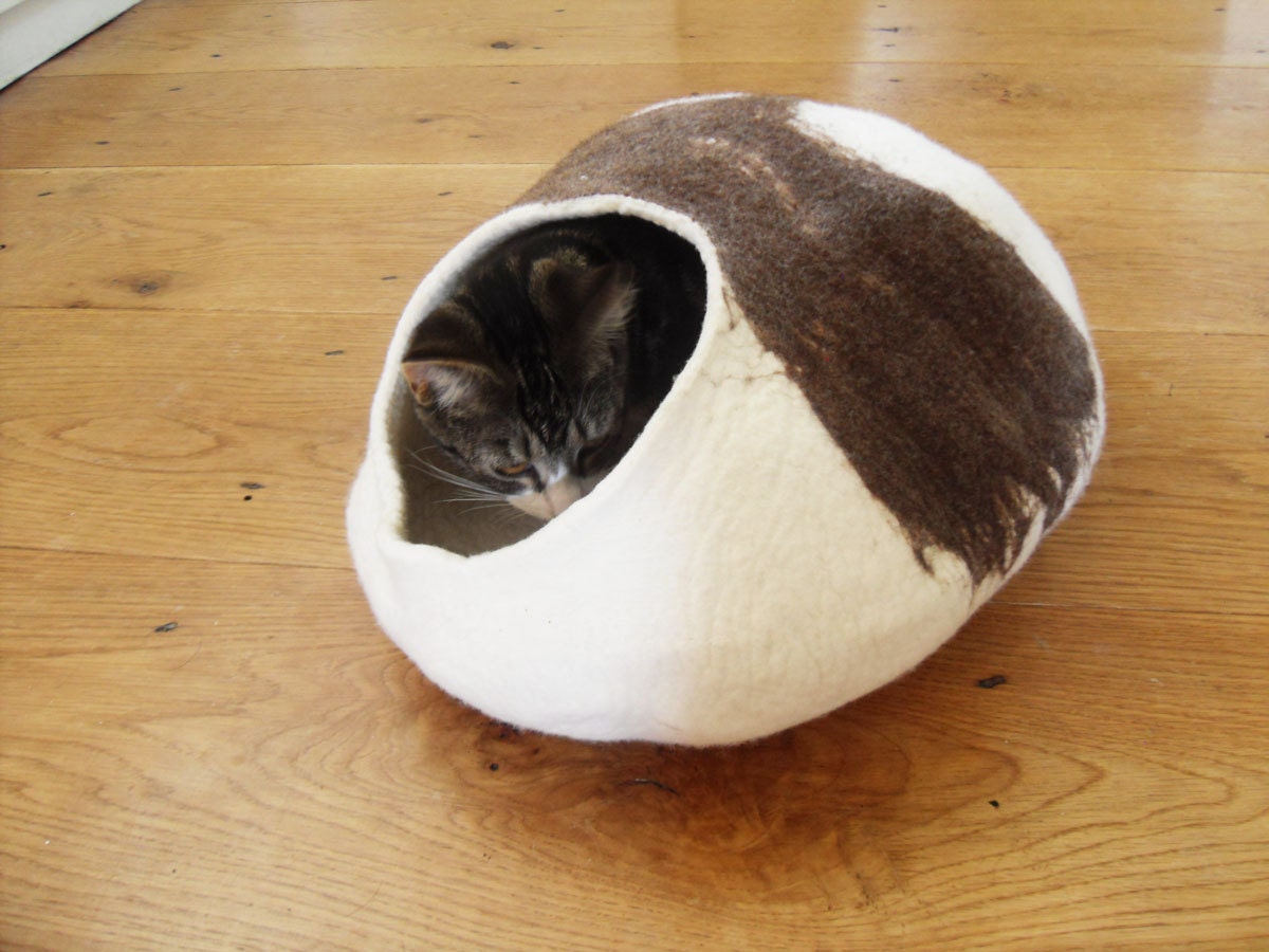 Large Cat Bed Hand Felted wool - Free Cat Ball