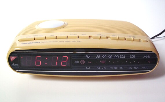 Vintage Soundesign AMFM Digital Clock Radio by PoorLittleRobin