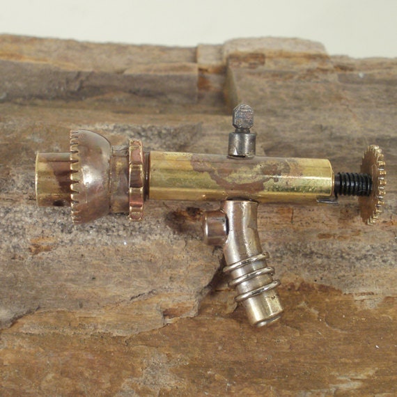 Dr. Faraldo's Steampunk Ray Gun - TR2301 - Miniature - ShellsNStuff