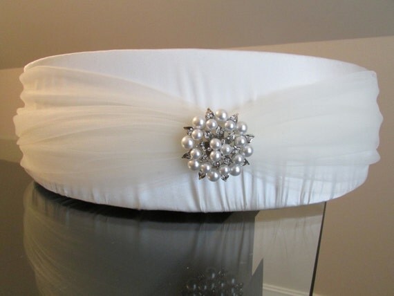 Items similar to 18" Ivory Satin with Ivory Tulle Sash Cake Stand with