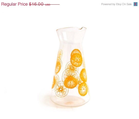 25% OFF SALE Vintage Pyrex Pitcher Carafe Decanter Clear Glass Yellow Orange Slices Juice Mid Century Retro Kitchenware - stonesoupology
