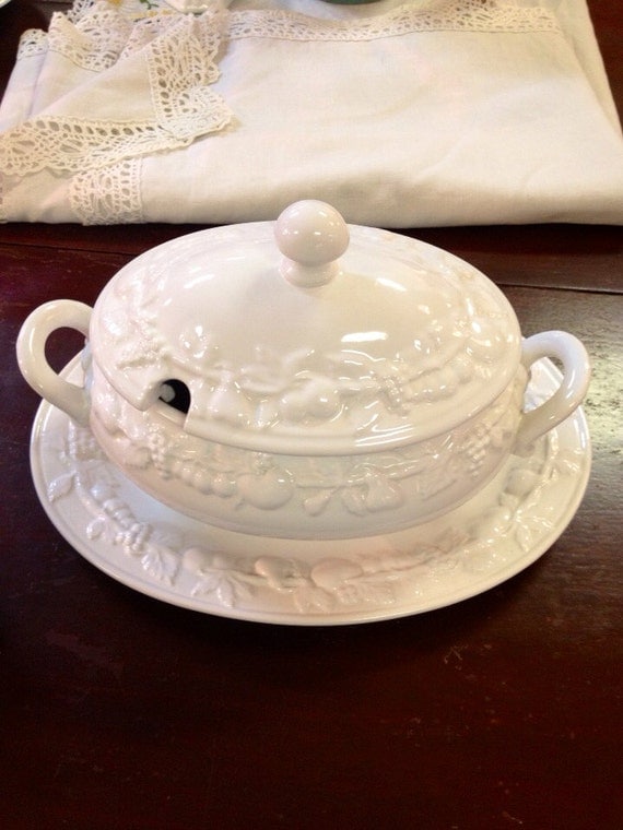 Items similar to Sanor Ceramica white stoneware soup tureen and under