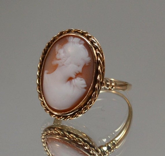 Victorian Cameo Ring // Antique English Cameo Ring // by lagnole