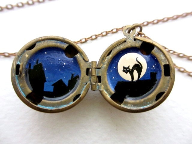 Painted Locket, Black Cat and Full Moon Necklace, Spooky Night with Stars and Kitty Silhouette - kharaledonne