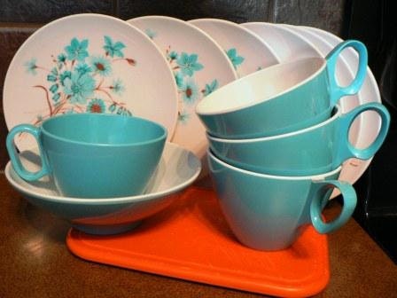 Vintage melmac kitsch ...  Melmac great Group of 11 Pce 6 small PLATES 1 BOWL and 4 CUPS  ... fun - CndnPrairieAntiques