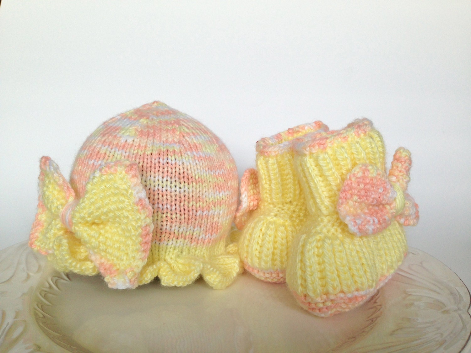 Hand knitted set for baby girl 0-3 months - hat and booties - TinyLoveGifts