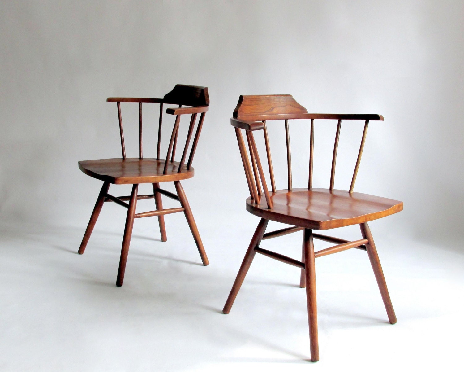Pair of Mid Century Windsor Chairs in the style of George Nakashima, Paul McCobb. Captains Chairs. - owlsongvintage