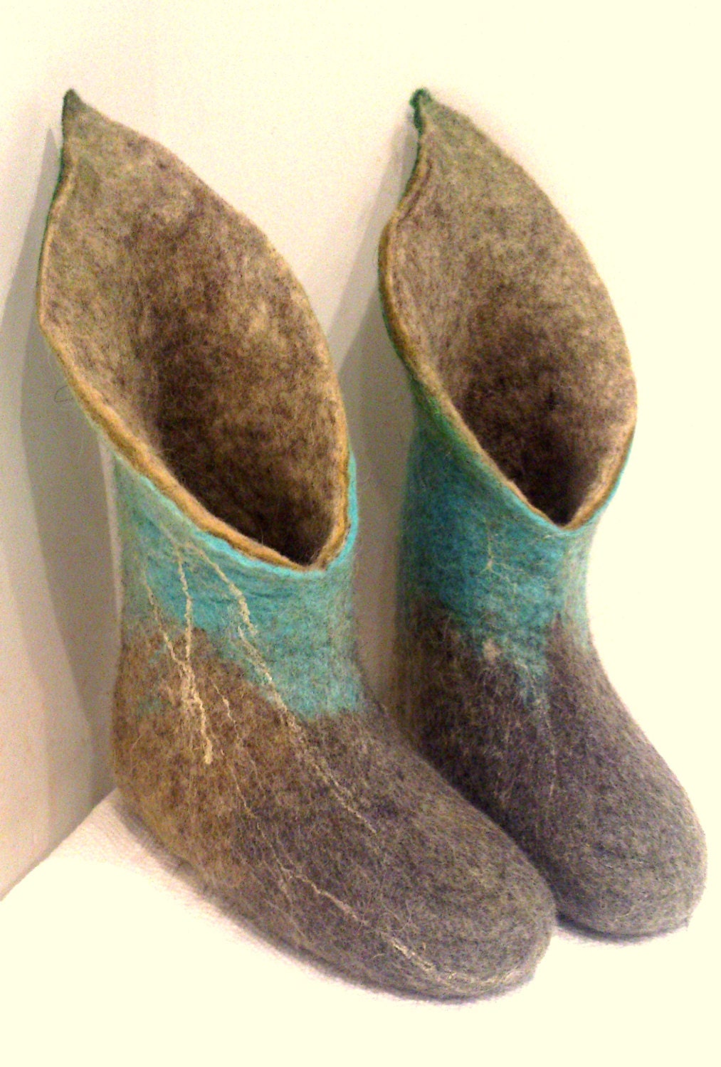 Handmade felted Elf boots/slippers from sheep wool by MiasFelt
