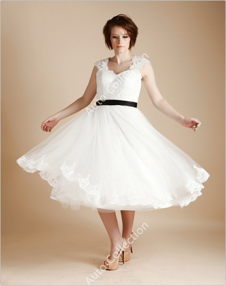 Popular items for keyhole back dress on Etsy