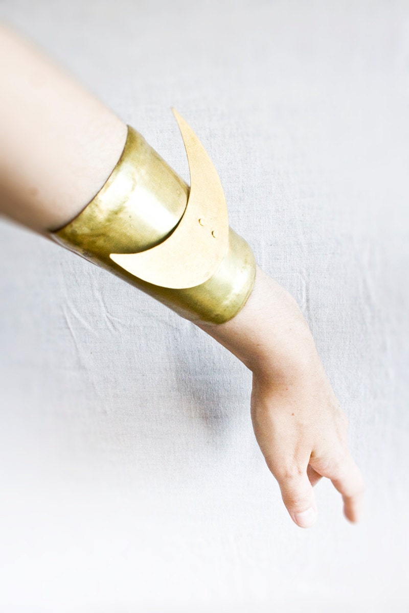 Antiquity inspired gladiator cuff with crescent moon in brass and gold - paganpoetryshop