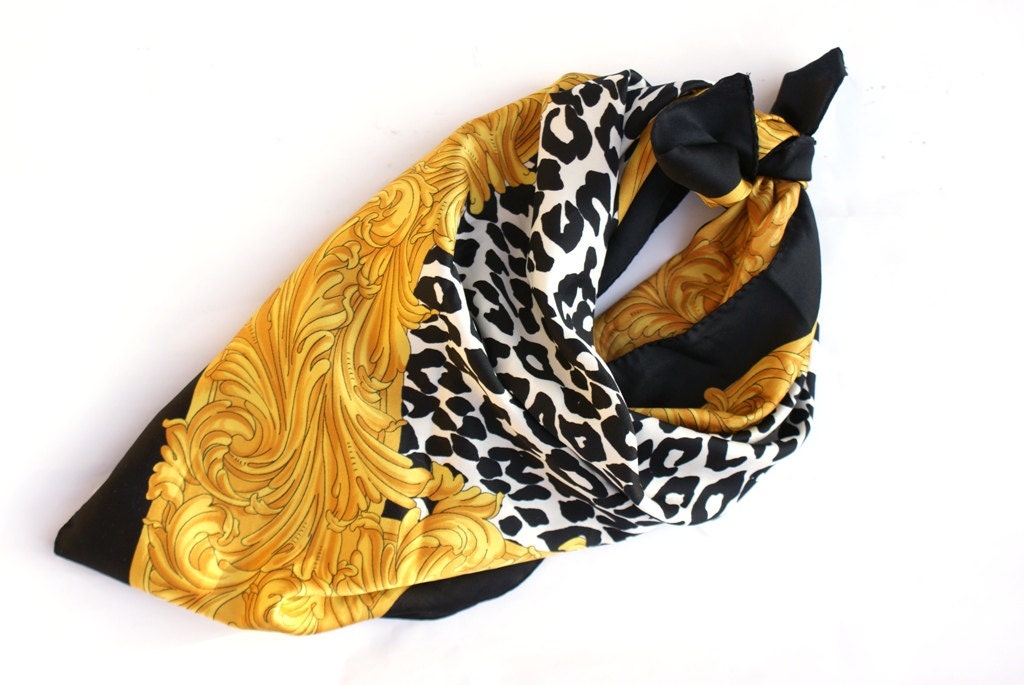 Unique Leopard printed scarf Yellow Gold and black colour Made in Italy - ModLoveVintageshop