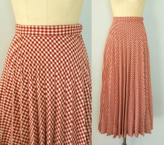 1970s Vintage Skirt - Red Houndstooth Pleated Maxi Skirt - Nose in a Book