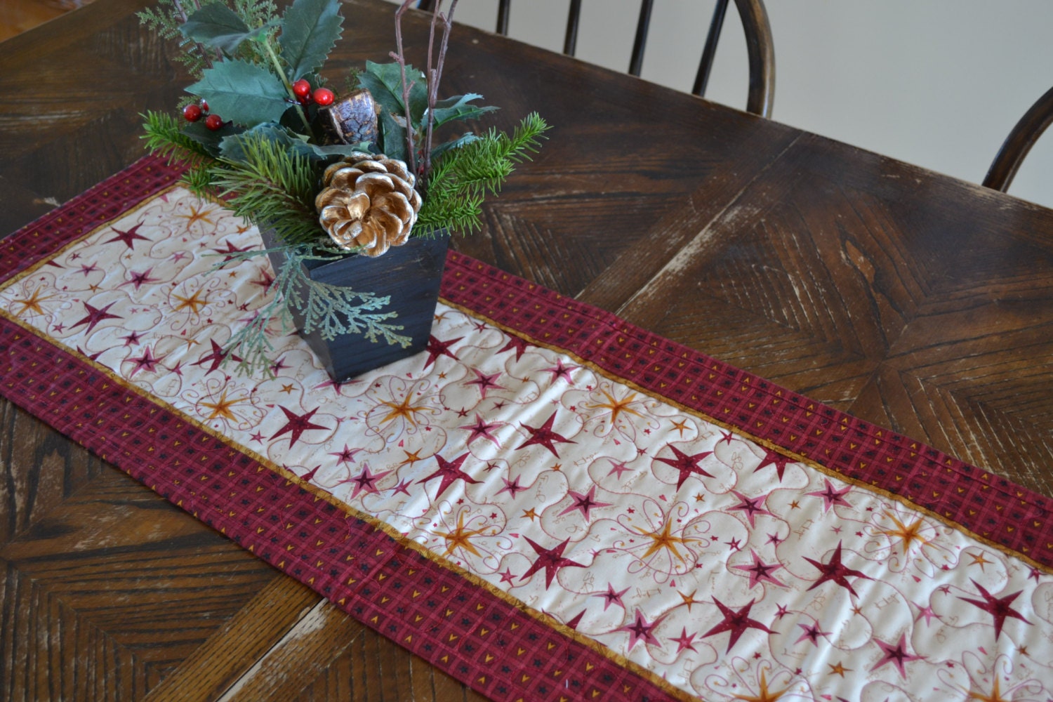 by runner and Red Gold Table MagpieQuilts Runner Christmas Quilted Star burgundy christmas table by runner and Red Gold Table MagpieQuilts Runner Christmas Quilted Star burgundy christmas table