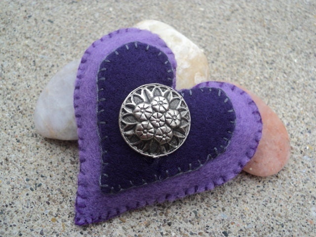 Heart Felt Pin, Heart brooch, felt pin, Heart Pin, Purple Heart Pin, handmade accessory - HappyPiecesJewelry