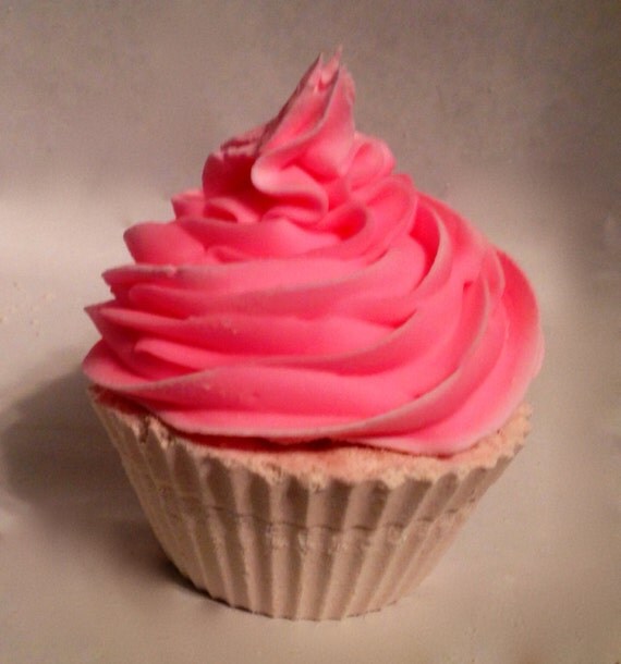 Pink Sugar Bubble Bath Bomb Cupcake Bath Fizzy by MKStylesSoap