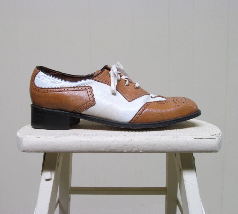 Vintage 1970s Mens Shoes / 70s Two Tone Leather Spectator Shoes / 8 1/2 D - RanchQueenVintage