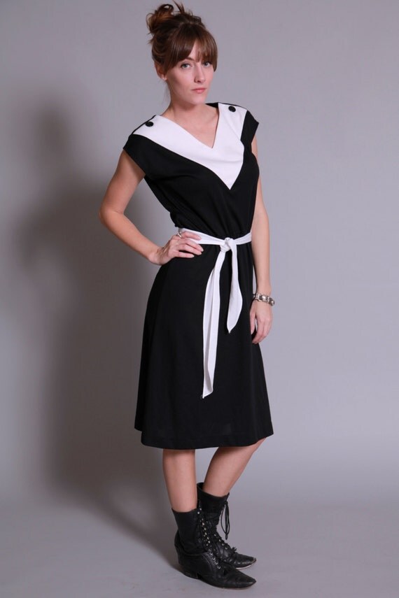 vintage dress black white v neck midi w sash belt vintage dress black white v neck midi w sash belt