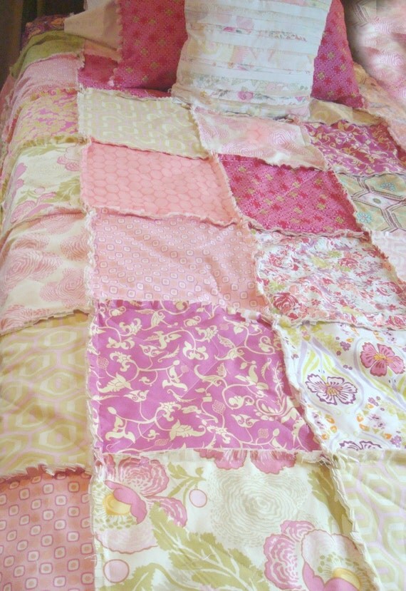 Romantic TWiN RAG QUILT Pink Shabby Chic by NorthernCottage