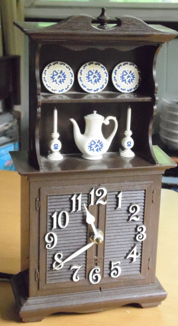 Vintage China Hutch Spartus Clock 1960s Retro Cottage by gypsywynd