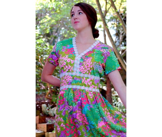 1970s maxi dress, flowered maxi dress, long dress, green pink yellow, eyelet lace, empire waist, Size L