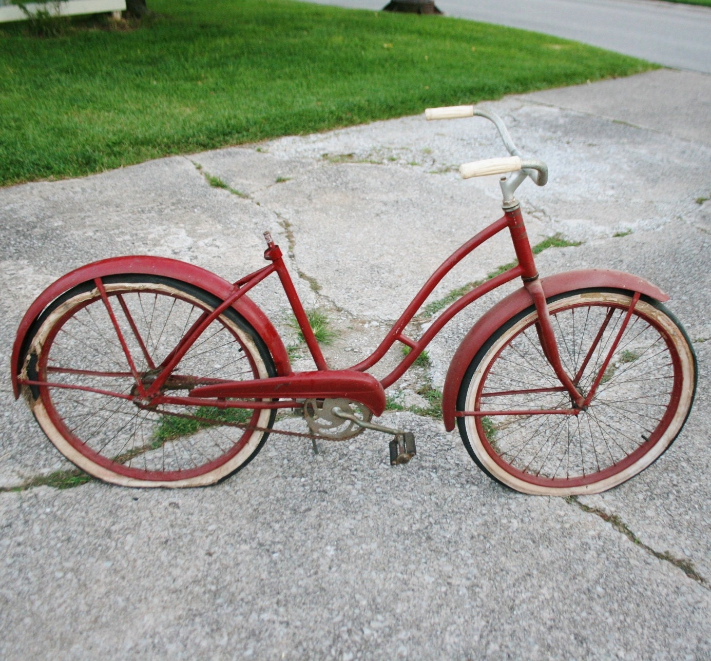 Antique Rustic Red JC Higgins Women's Bicycle - Skiptooth - sariloaf