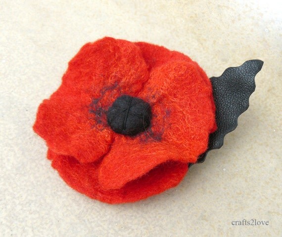 Red Poppy Pin. Remembrance poppy lapel pin. Small by Crafts2Love