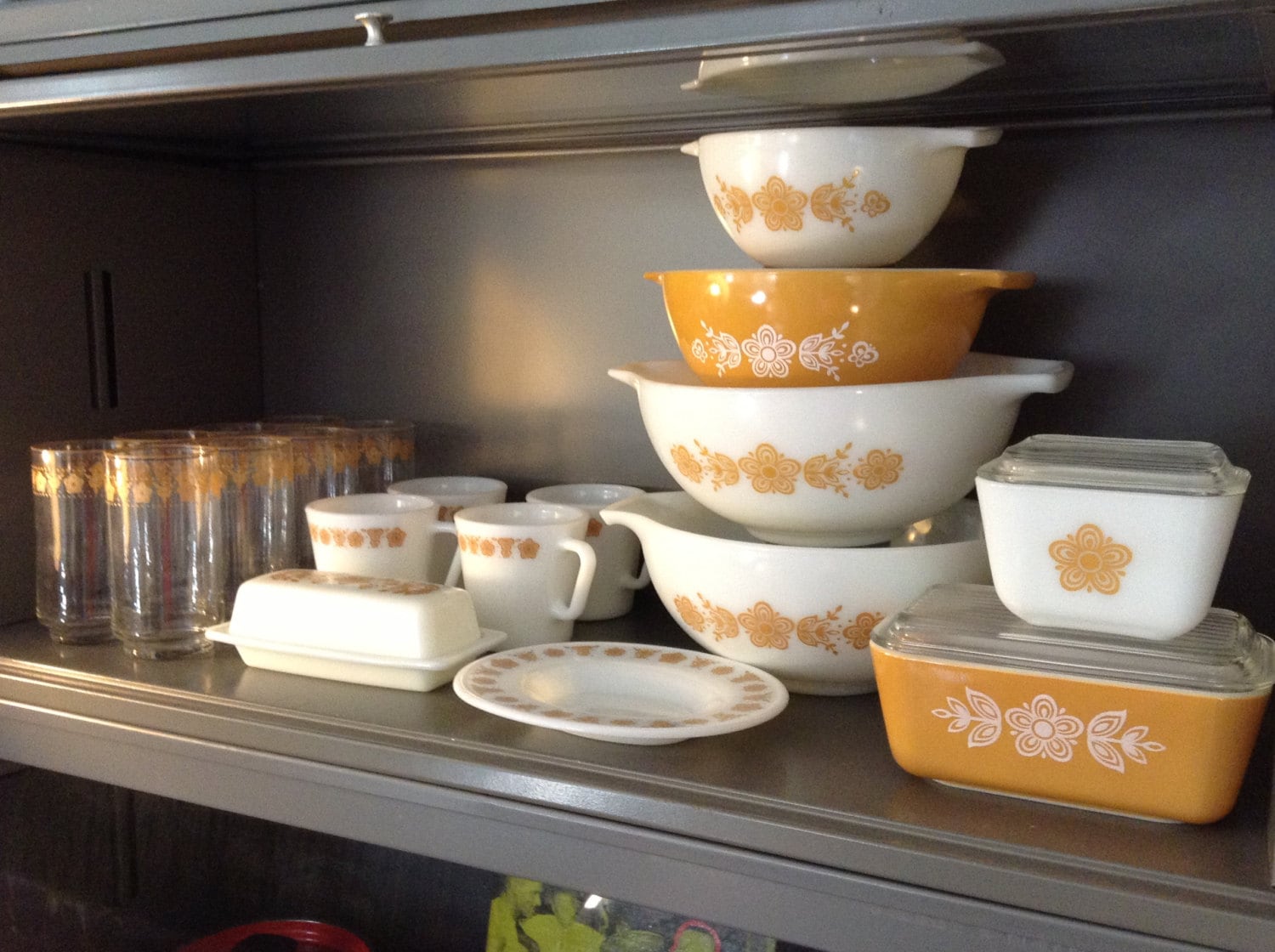 Vintage Pyrex Butterfly Gold full set