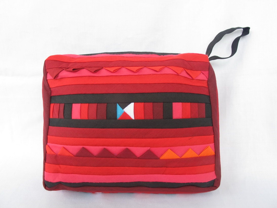 Beautiful colorful  purse is handmade by the Hmong Hill - SakaraStyle