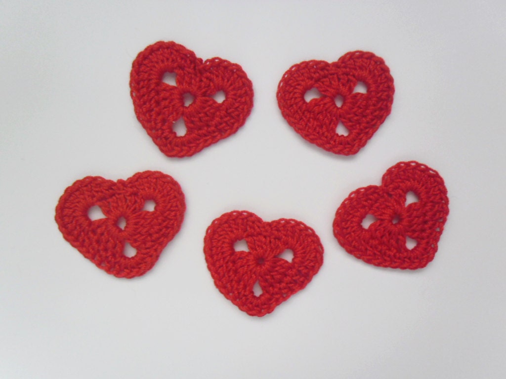 Red Heart crochet applique, set of 5 - Valentines Day - elcrochet