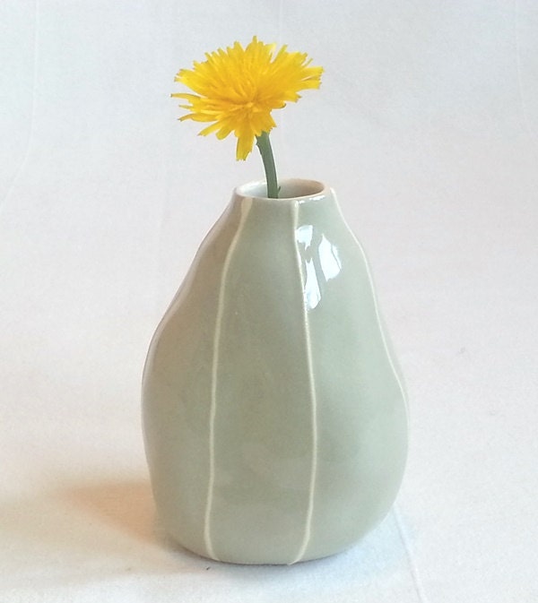 Small ceramic vase. Handmade modern pottery. by krikriceramics