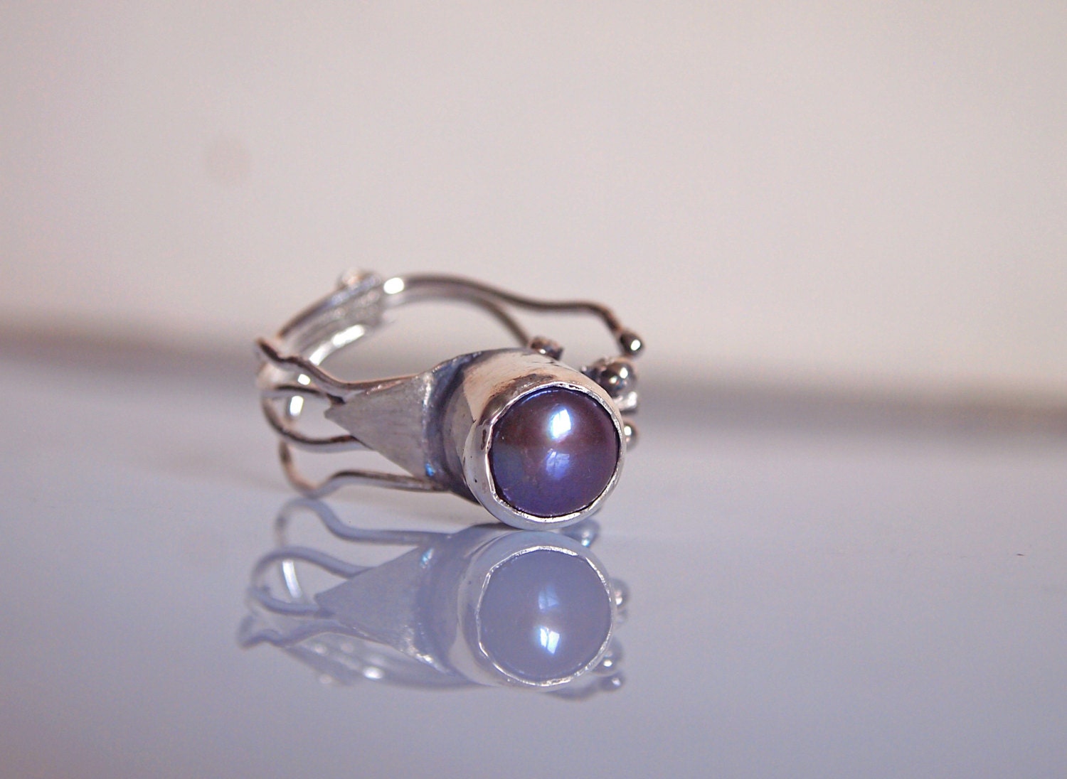 Black Purple Pearl Ring - 925 in Silver - Modern Art Jewelry - Adjustable - Hands Collection- Ready to Ship - serpilguneysu