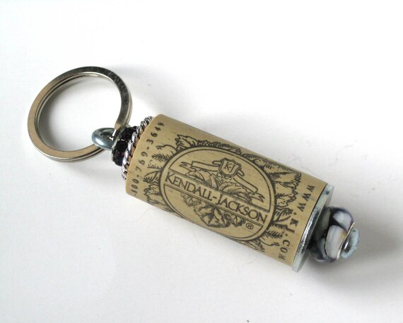 Wine cork keychain // Keychain with bead // Cork by lizkingdesigns