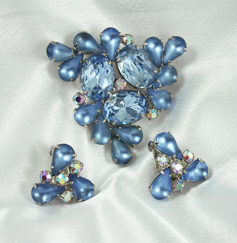 Vintage Aurora Borealis Rhinestone Frosted Blue Navette Brooch Earrings Set