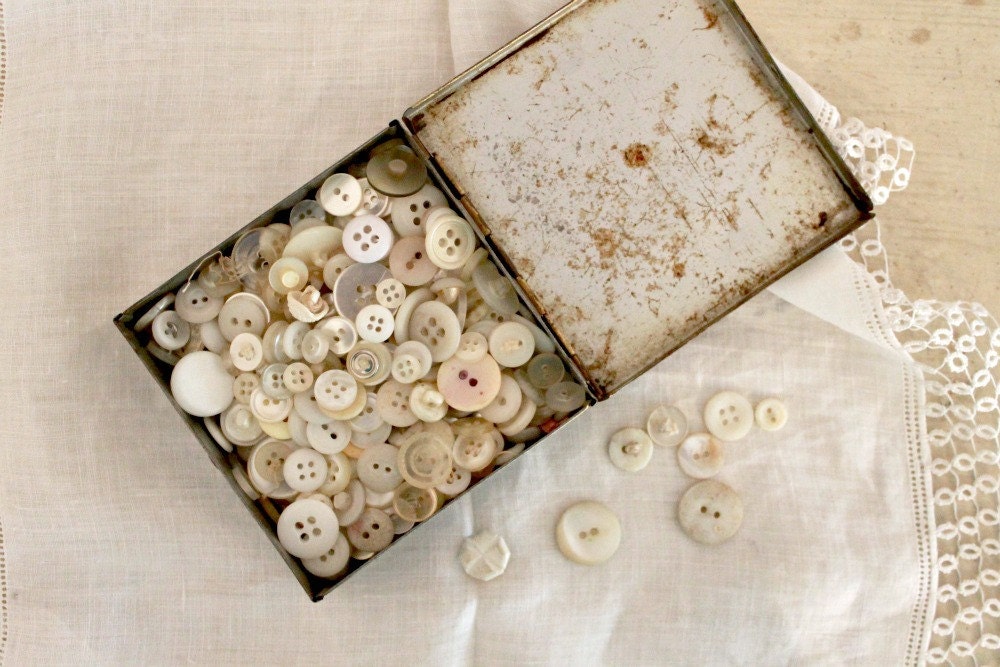 Vintage Tin and Buttons - hilltopcottage