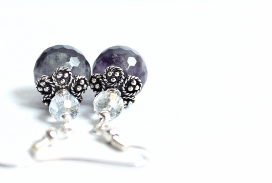 Earrings with purple faceted agates, Small earrings, Handmade, Beaded, Chic - YUKIJewellery