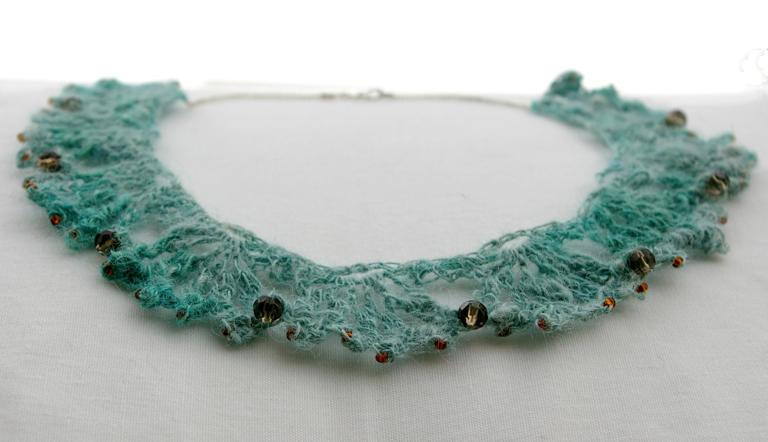 Crocheted necklace, turquoise lace whit glass beads