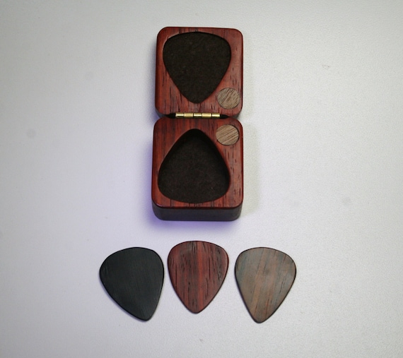 Guitar picks & box set ooak paduak hard wood felt lined by debandf