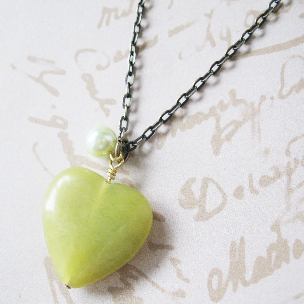 Valentines Day - Long Necklace - Green Jade Heart With Pearl Necklace - pulpsushi