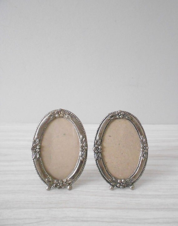vintage small victorian oval picture frames // set of by simplychi