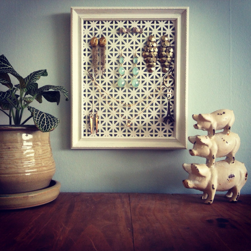 Vintage picture frame jewelry display by thehunibee on Etsy