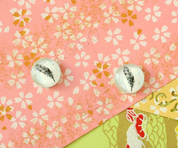 100 pcs handmade feather round clear glass dome cabochons 12mm (12-1060)