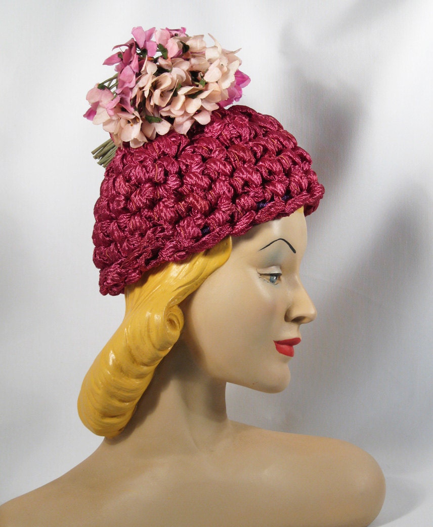 Vintage 30s - 40s Hat Bright Fuchsia Woven Pixie Novelty Style with Florals by Sara Sue Sz 21 - alleycatsvintage
