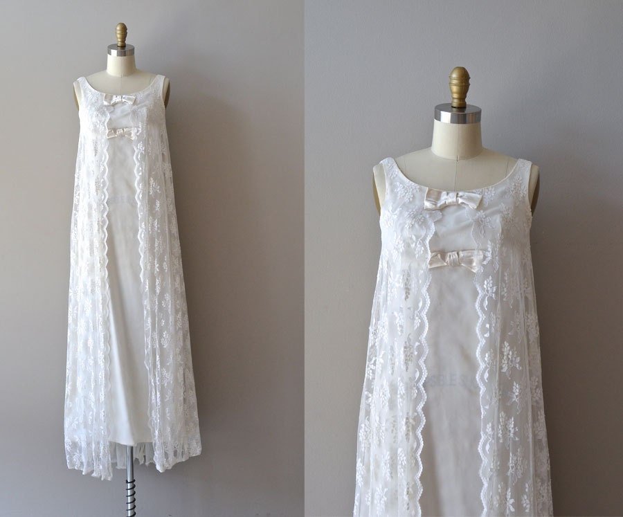 1960s wedding dress / lace 60s wedding gown / Carrington gown